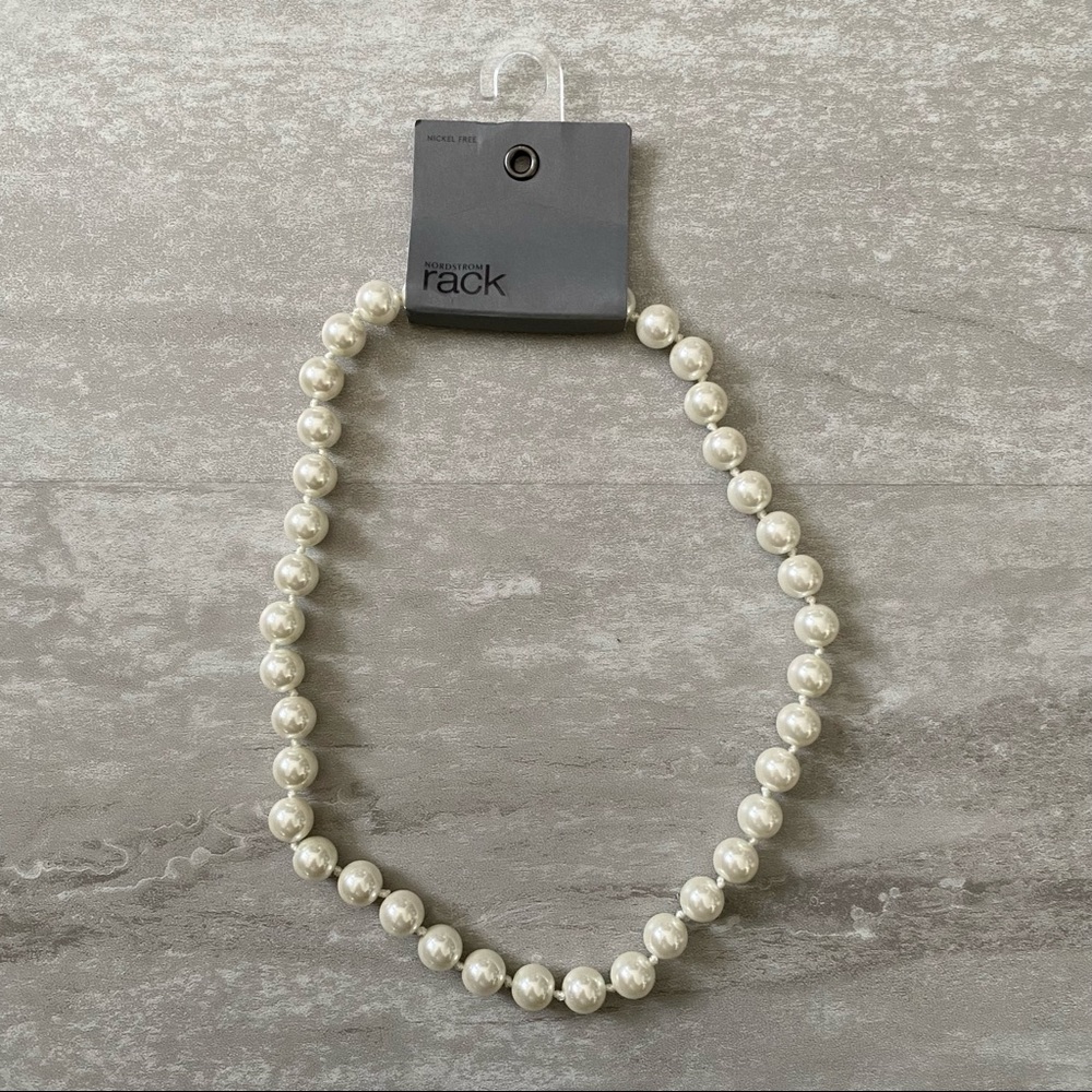 BRAND NEW Faux Pearl Necklace (w/ tag)